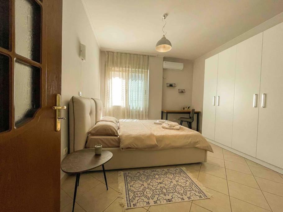 Downtown Flat Near Center With 24h Self Check-in Tirana